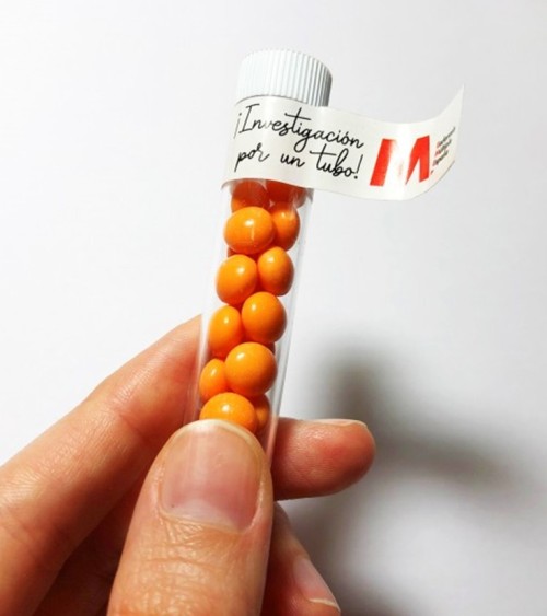 Tubo de ensayo con caramelos | Tienda Esclerosis Múltiple
